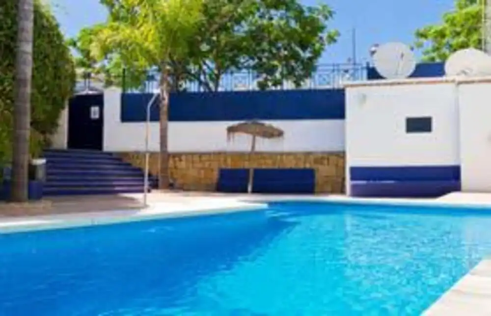 Adosado con piscina en venta en San Pedro de Alcántara