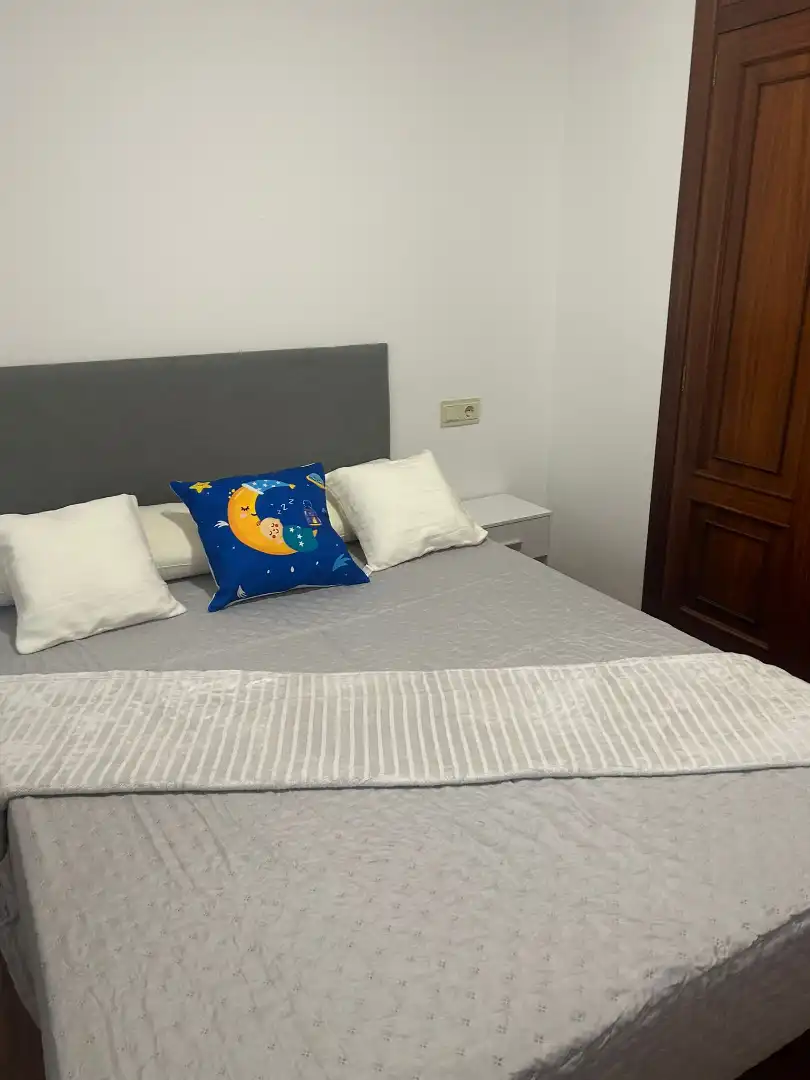 Bedroom of Flat for rent in Santiago de Compostela   with Furnished