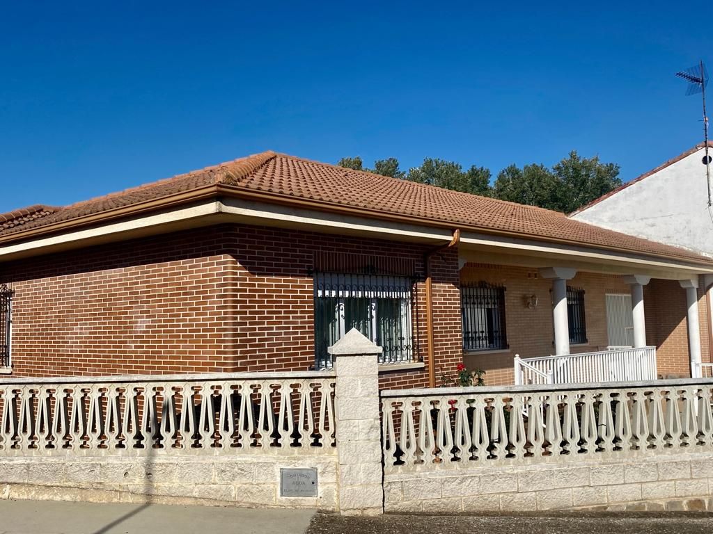 Exterior view of Flat for sale in Pozuelo del Páramo  with Terrace, Furnished and Oven
