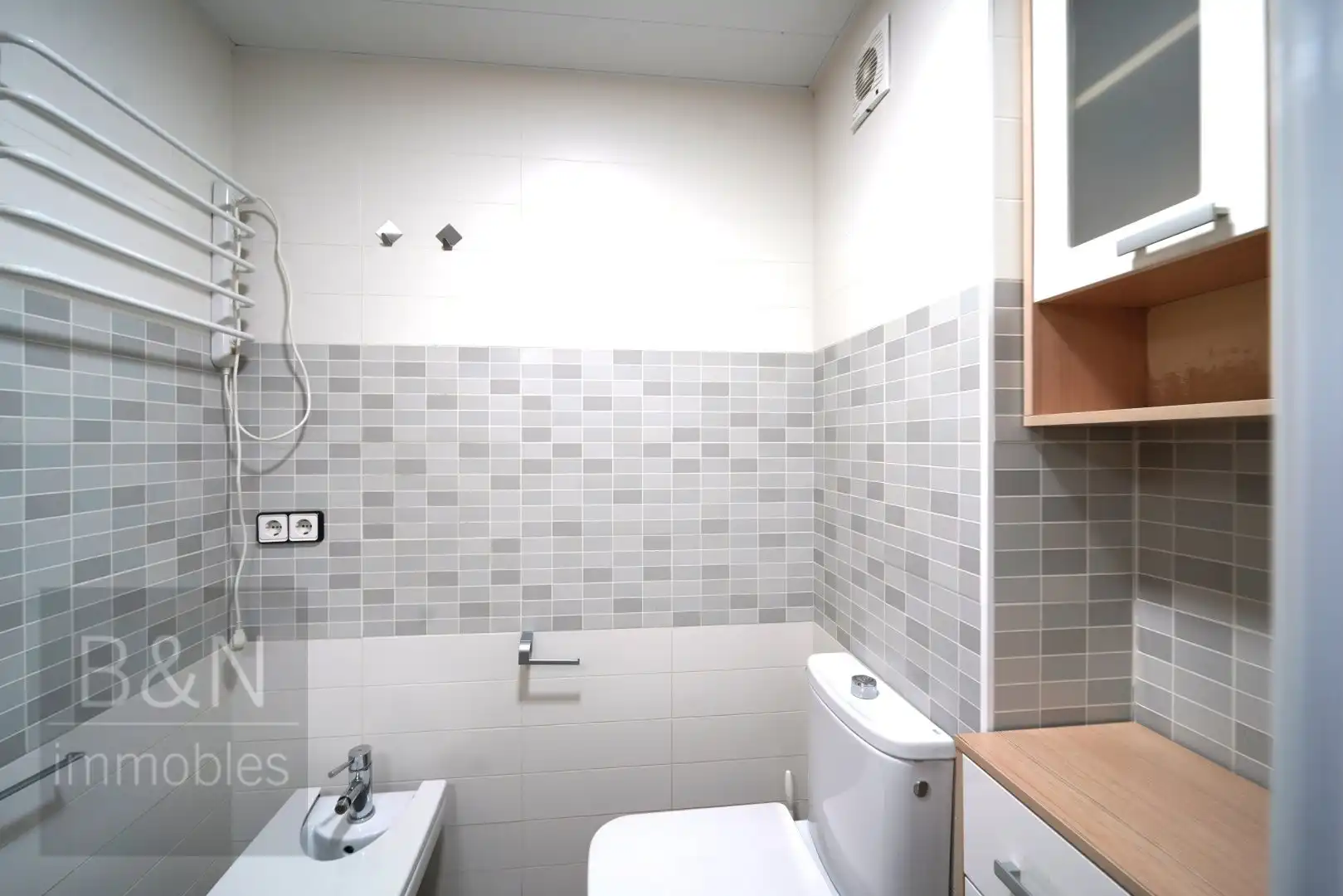 Bathroom of Flat for sale in Terrassa  with Air Conditioner, Heating and Balcony
