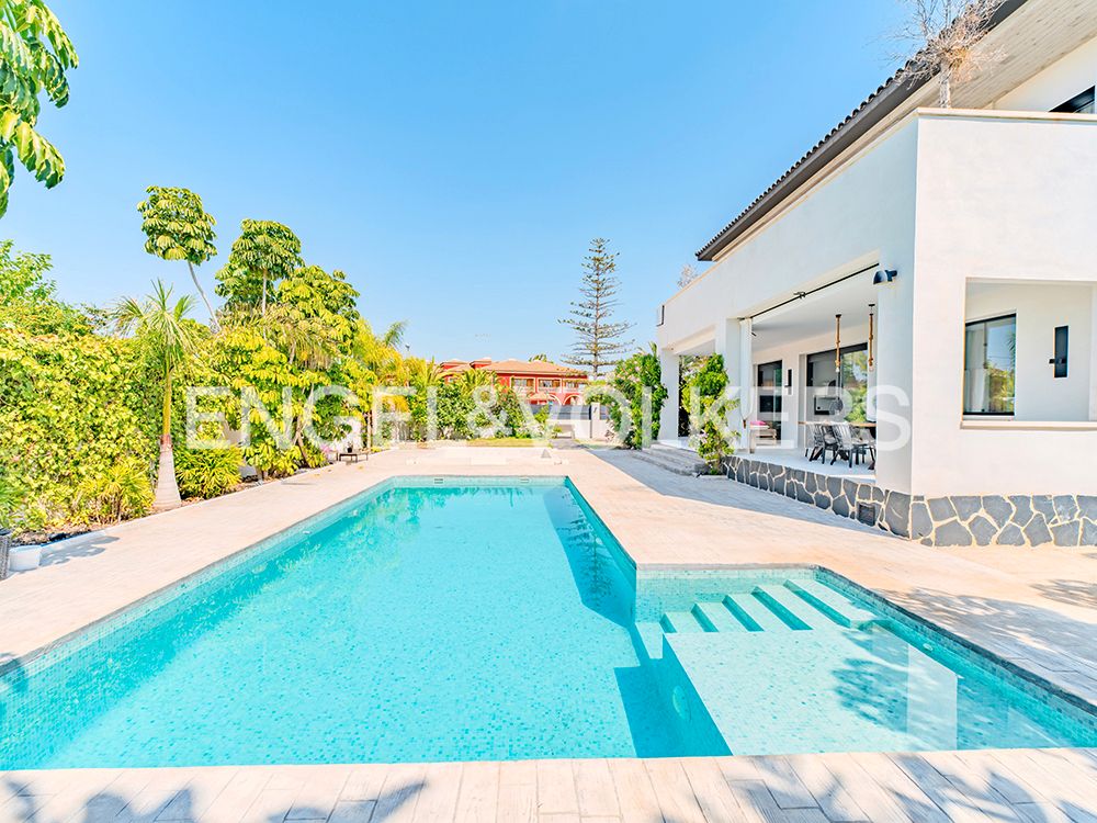 Piscina de Casa o xalet en venda en Sant Joan d'Alacant amb Aire condicionat, Calefacció i Jardí privat