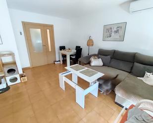 Living room of Flat for sale in Fuengirola  with Air Conditioner, Terrace and Furnished