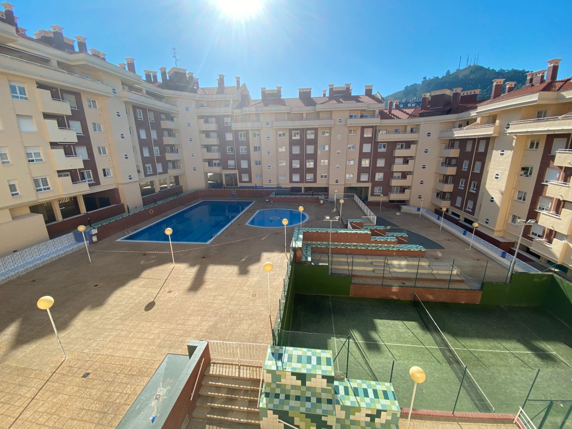 Piscina de Pis de lloguer en Castro-Urdiales amb Calefacció, Terrassa i Moblat