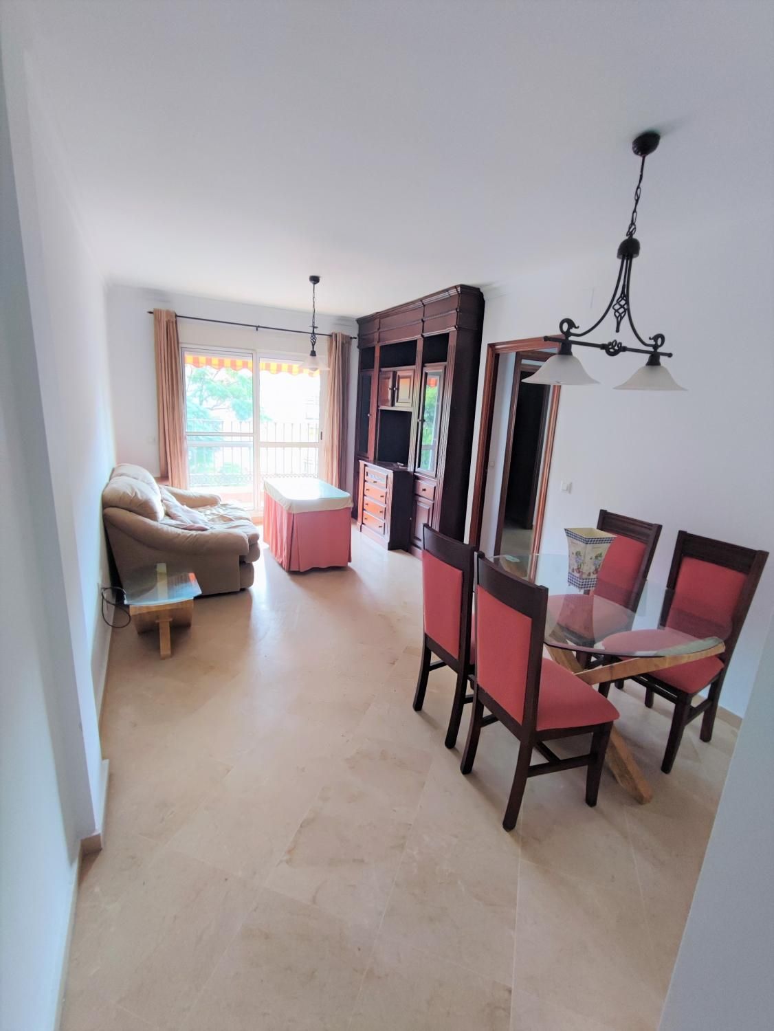 Sala d'estar de Pis de lloguer en Sanlúcar de Barrameda amb Jardí privat, Terrassa i Moblat