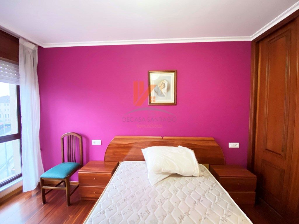 Dormitori de Pis en venda en Santiago de Compostela  amb Forn