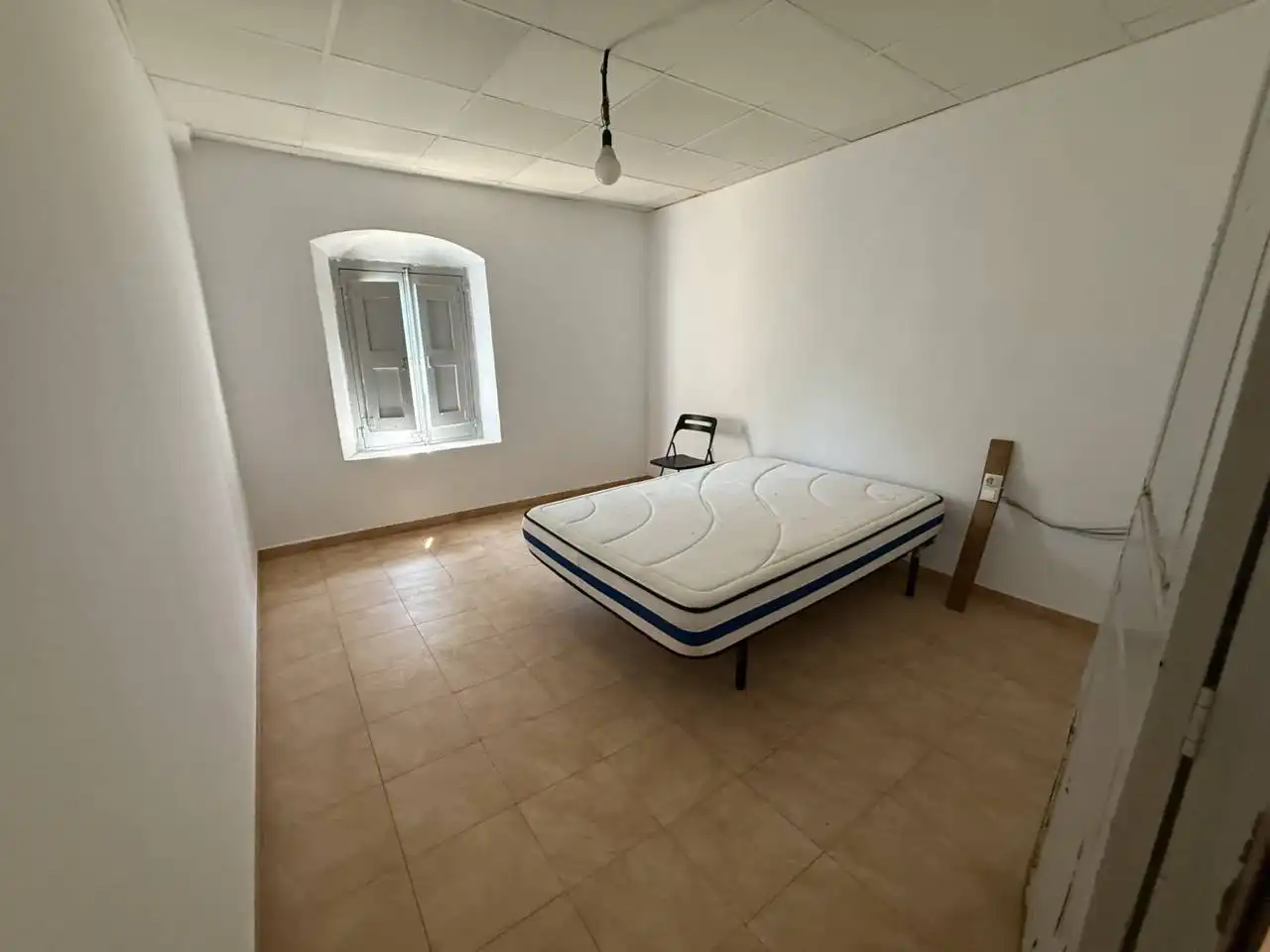 Schlafzimmer von Country house zum Verkauf in Cardona mit Privatgarten und Terrasse