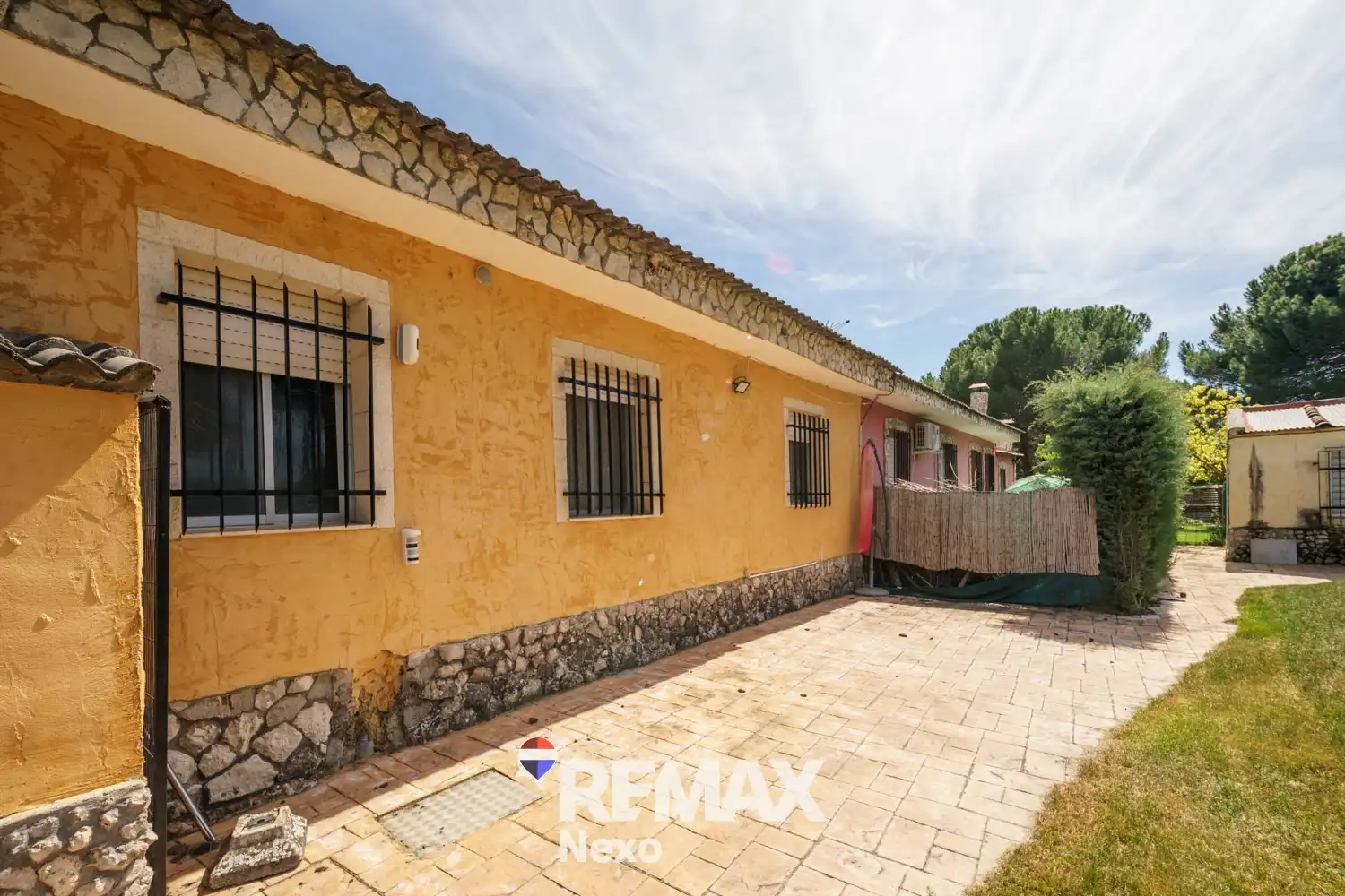 Vista exterior de Casa o chalet en venta en Santibáñez de Valcorba con Calefacción, Jardín privado y Terraza