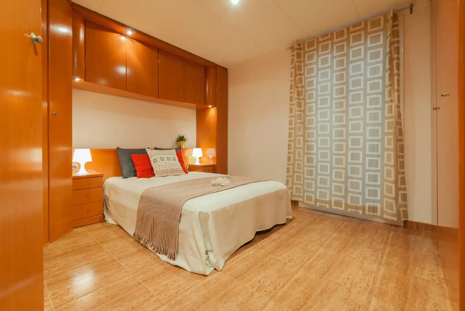 Schlafzimmer von Wohnung zum Verkauf in Barcelona mit Waschmaschine
