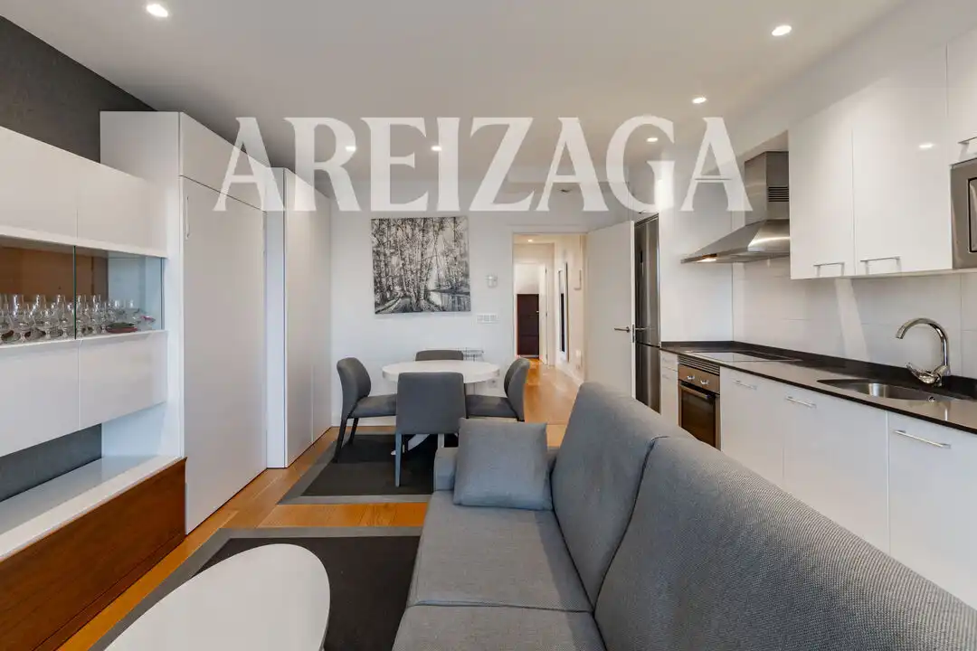 Sala d'estar de Apartament en venda en Donostia - San Sebastián  amb Calefacció, Terrassa i Traster