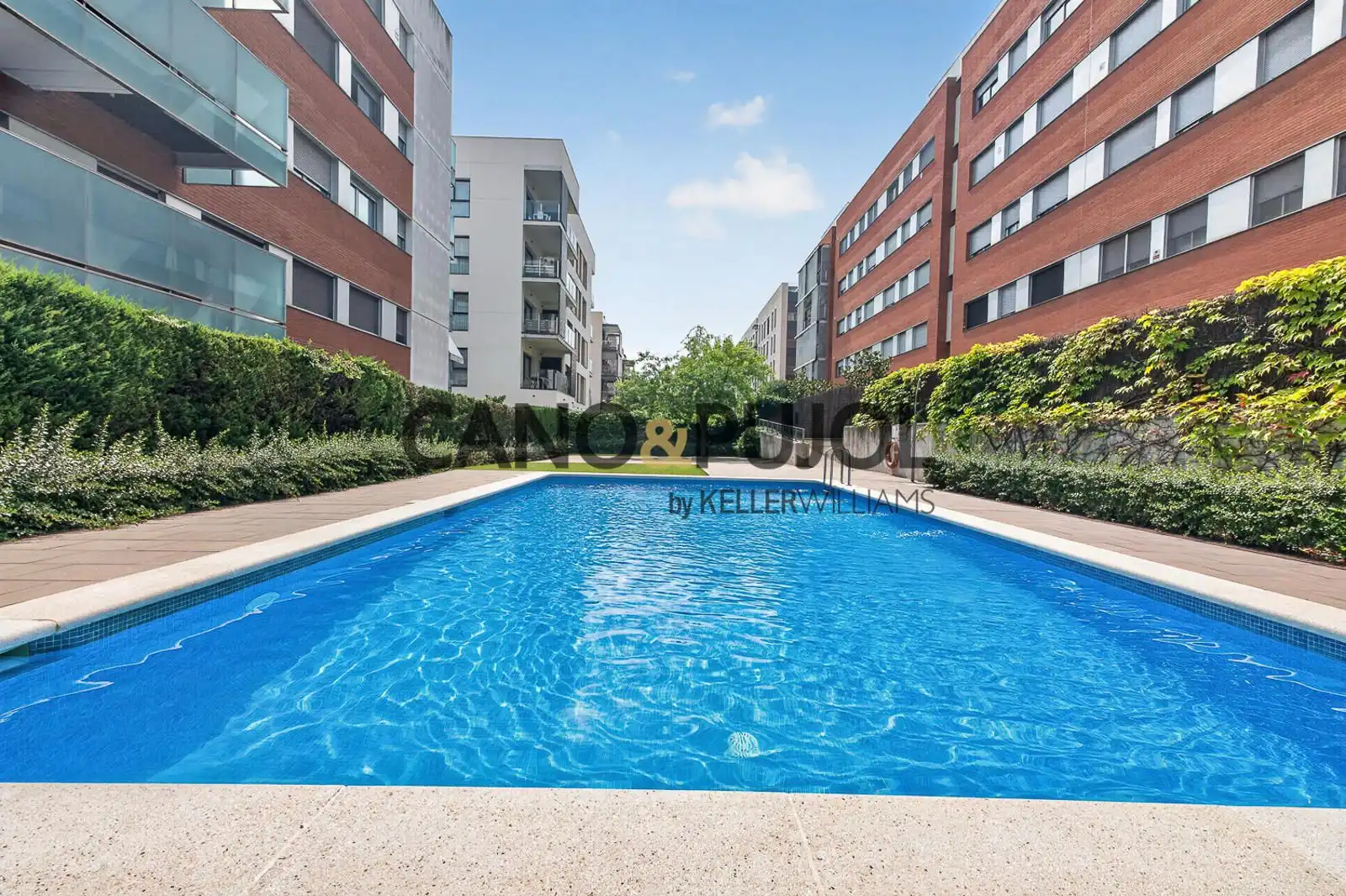 Piscina de Pis en venda en Sant Cugat del Vallès amb Aire condicionat, Calefacció i Parquet