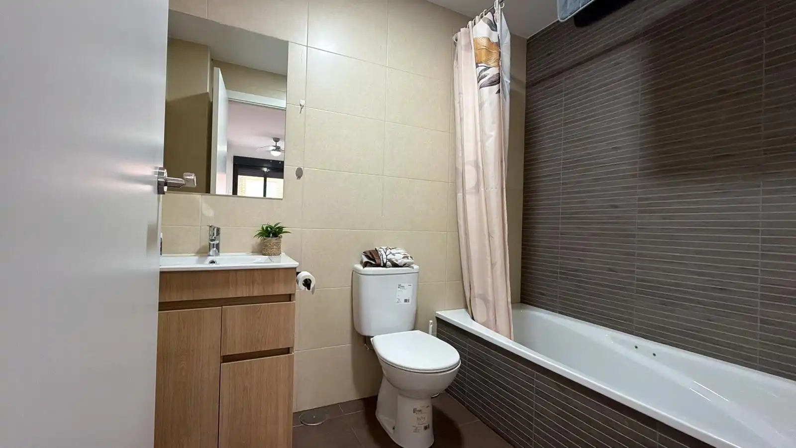 Bathroom of Flat for sale in Elche / Elx  with Air Conditioner and Furnished