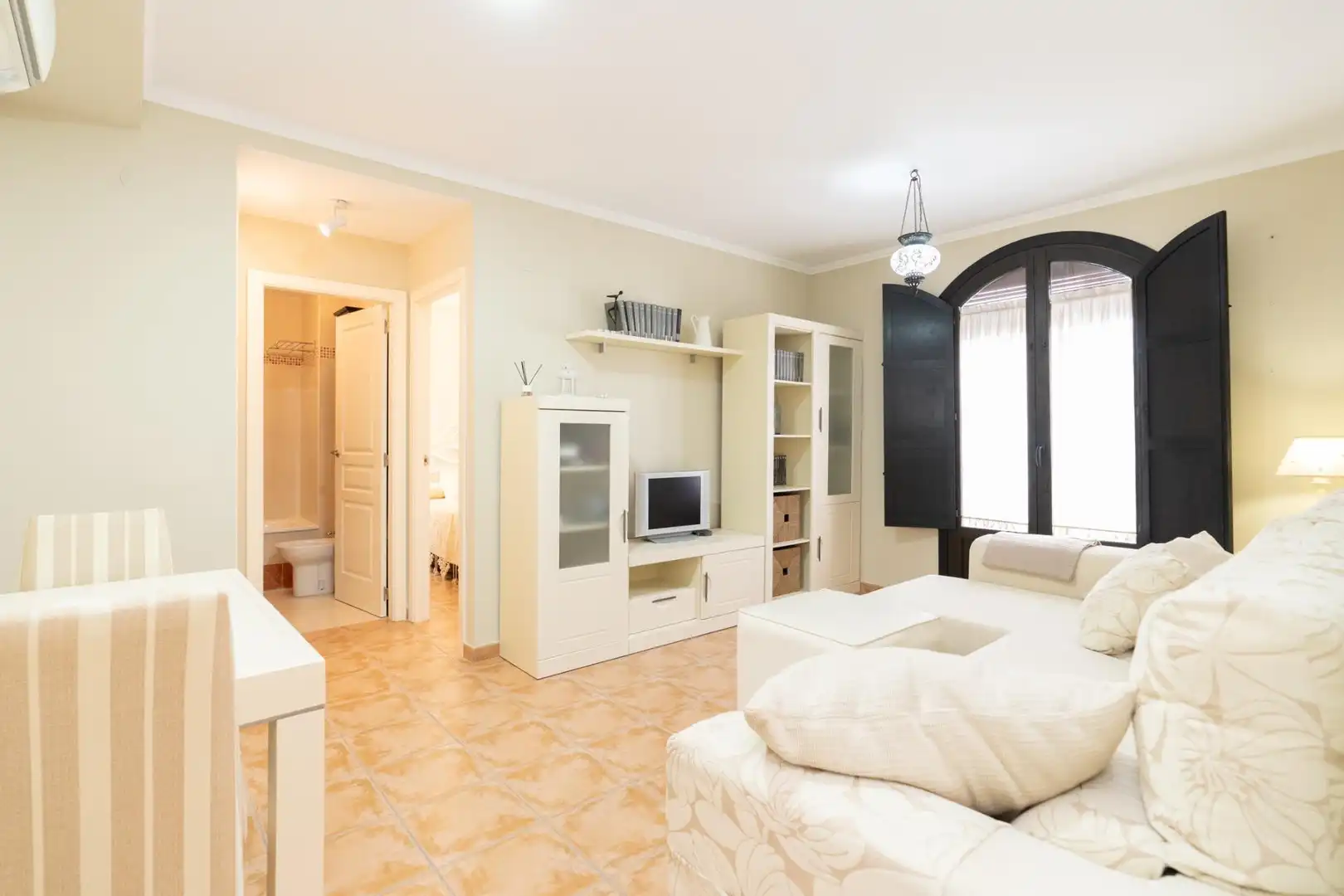 Sala d'estar de Pis en venda en Vélez de Benaudalla amb Aire condicionat, Terrassa i Moblat