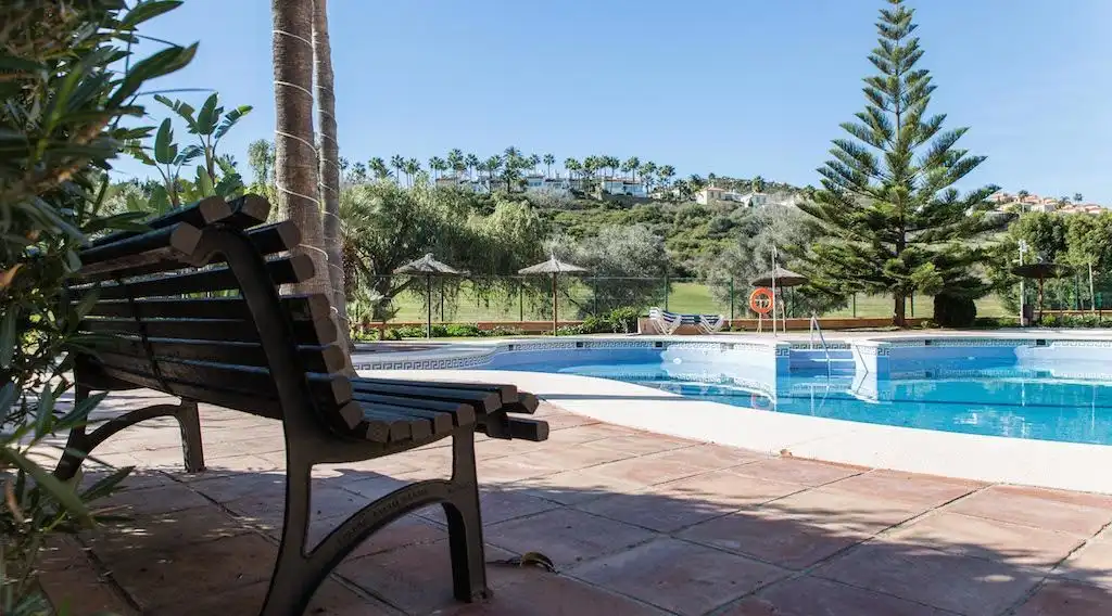 Piscina de Dúplex en venta en Manilva con Aire acondicionado, Terraza y Piscina comunitaria