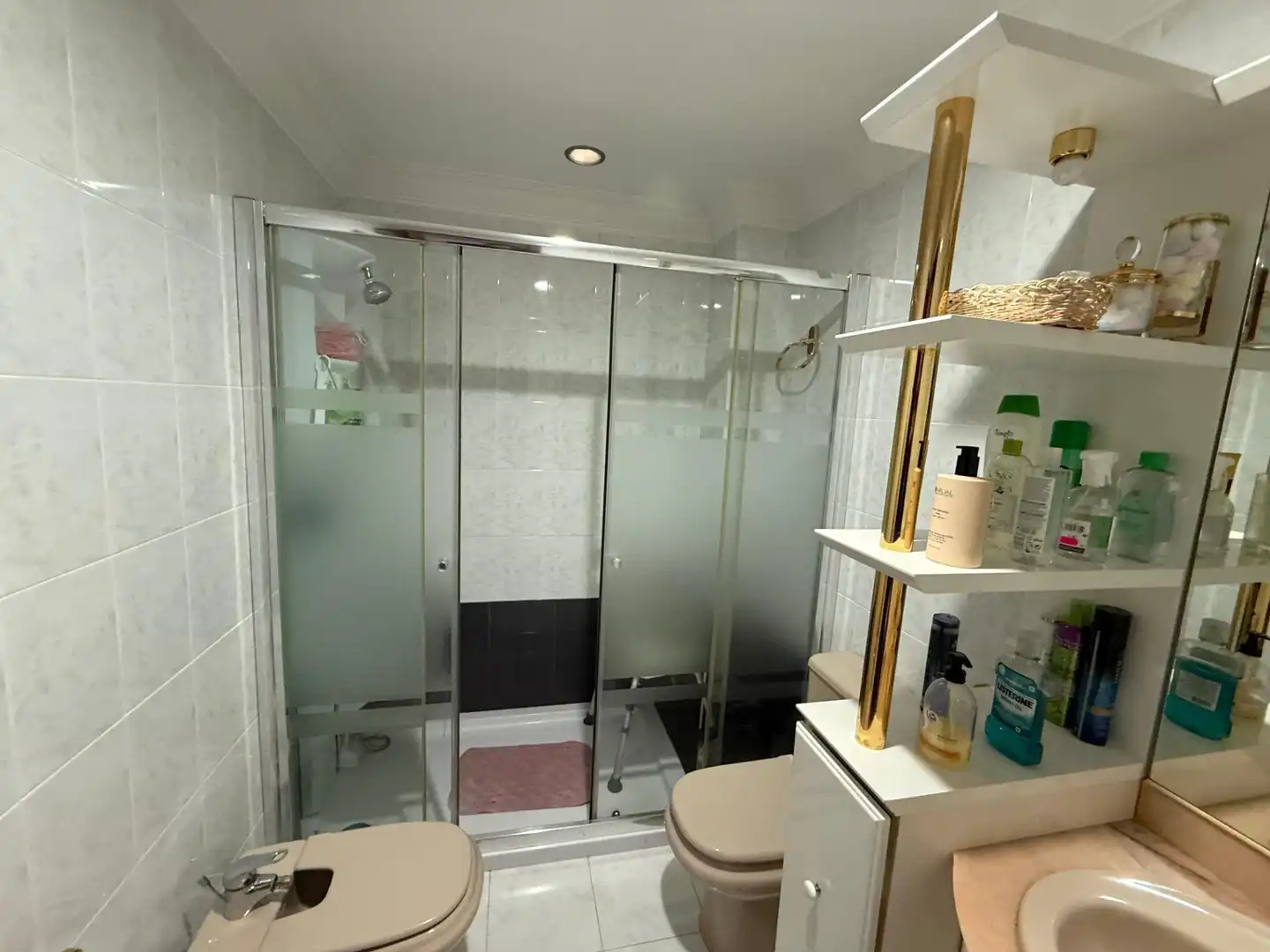 Baño de Piso en venta en Basauri  con Calefacción, Trastero y Amueblado