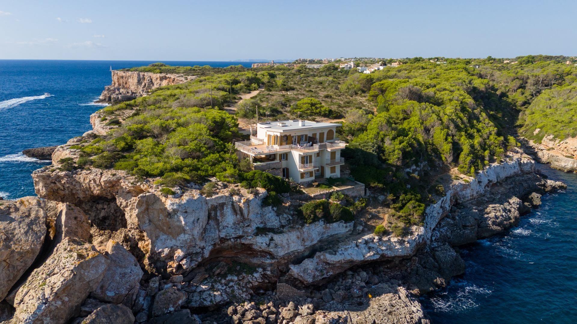 Vista exterior de Casa adosada en venda en Santanyí amb Jardí privat