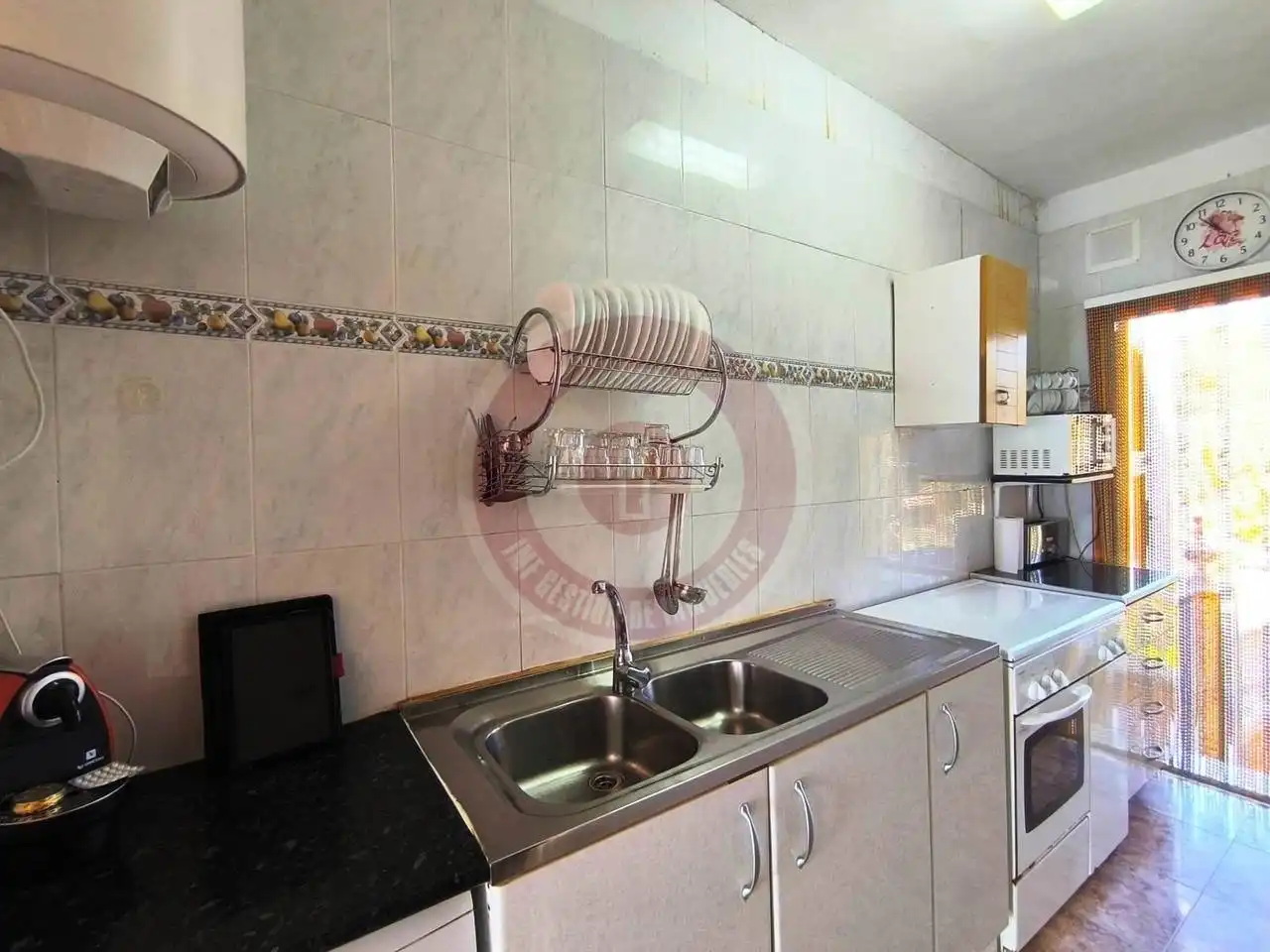 Cuina de Casa o xalet en venda en Vélez-Málaga amb Terrassa i Moblat