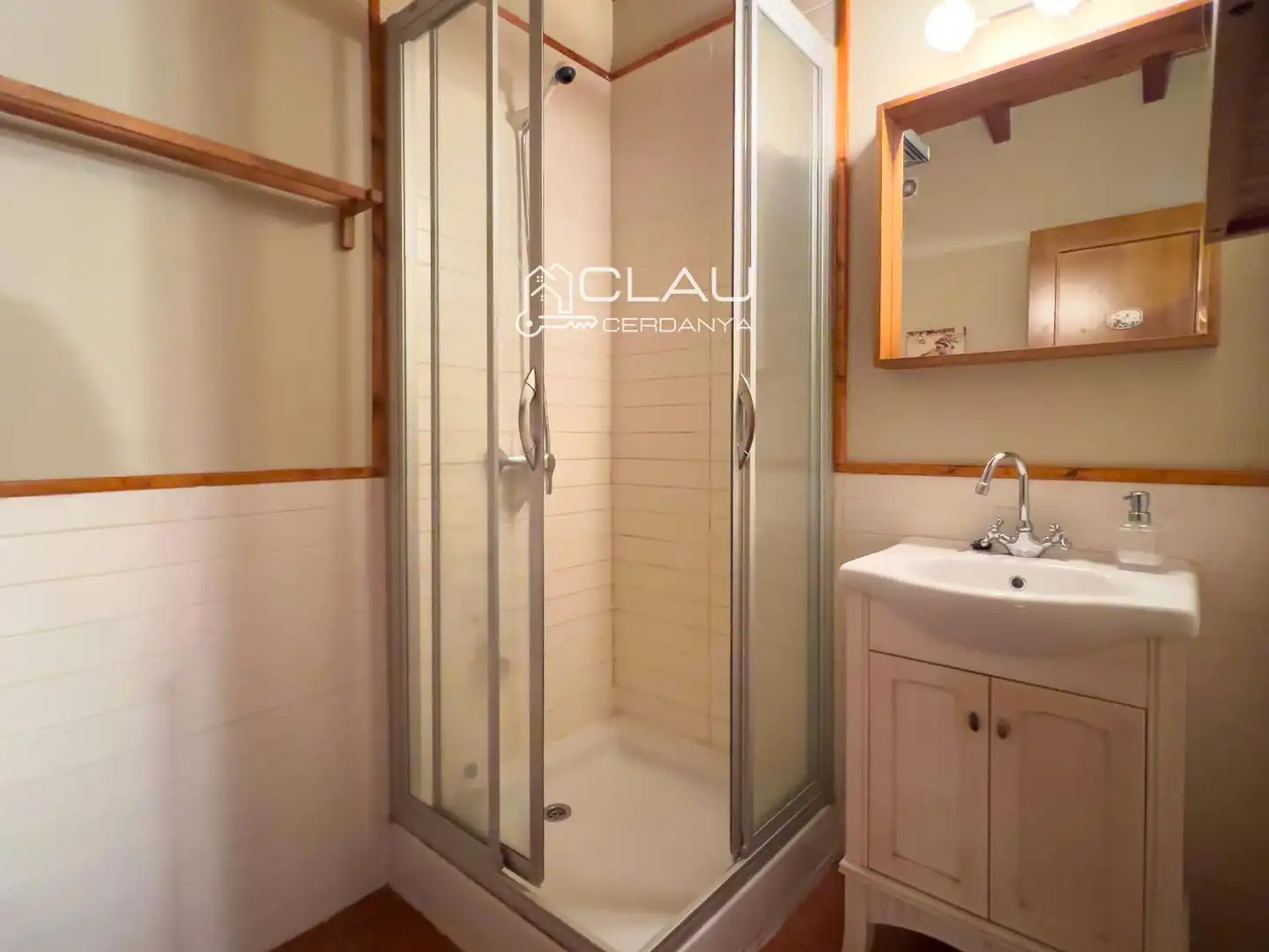 Bathroom of Duplexes for rent in Osséja  with Heating, Parquet flooring and Terrace