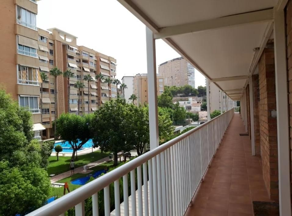 Vista exterior de Àtic de lloguer en Alicante / Alacant amb Jardí privat, Terrassa i Piscina comunitària