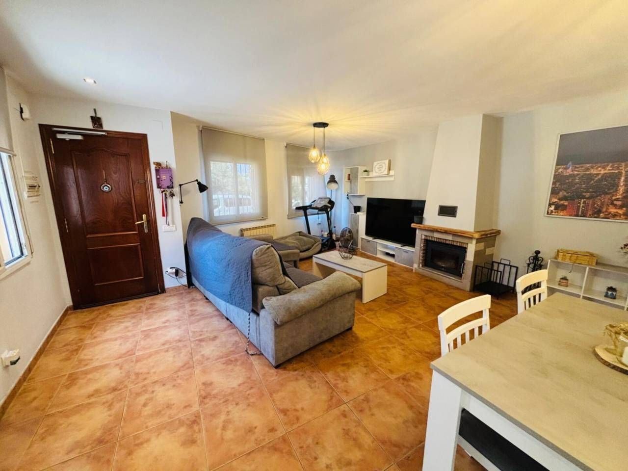 Sala d'estar de Casa adosada en venda en Vilanova i la Geltrú amb Calefacció i Terrassa