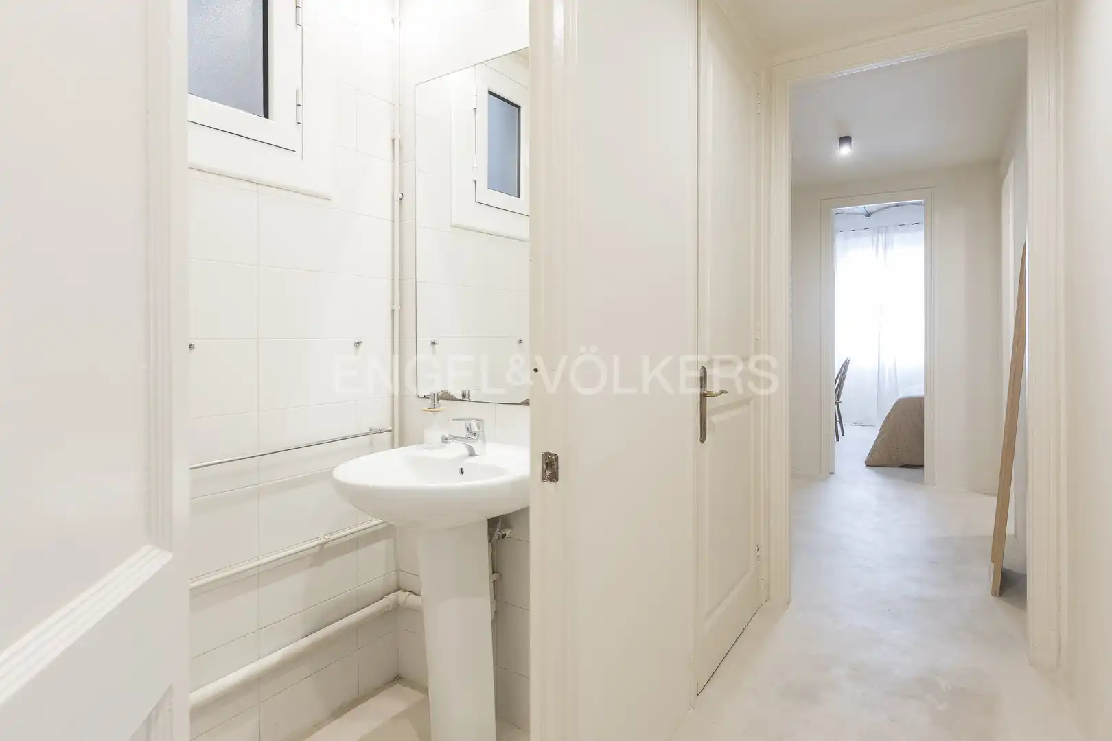 Bathroom of Flat for rent in Barcelona  with Air Conditioner, Heating and Balcony