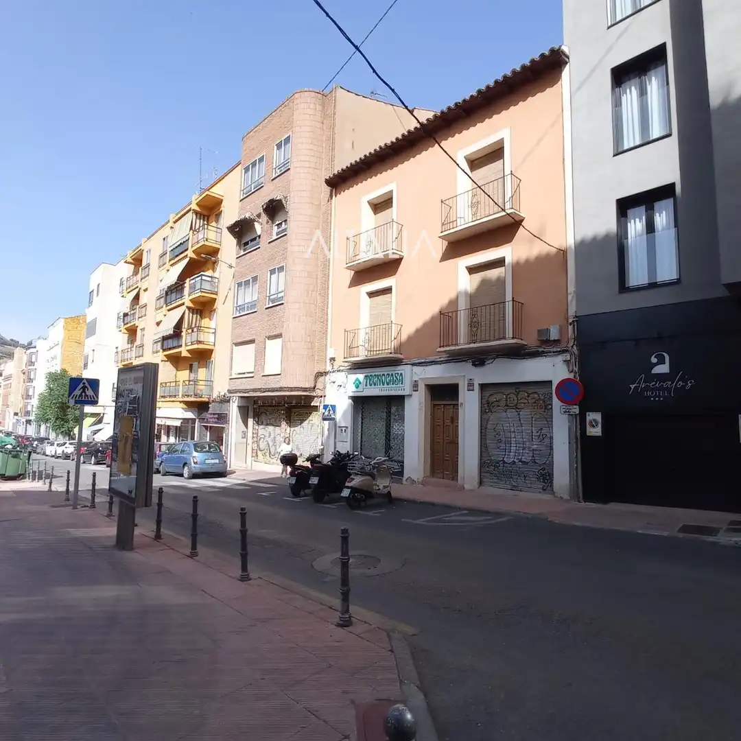 Vista exterior de Edifici en venda en Cuenca