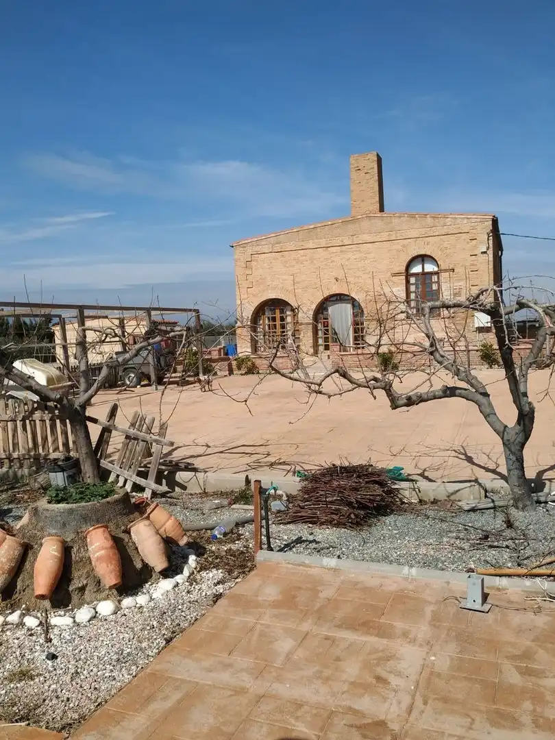 Vista exterior de Finca rústica en venda en La Ràpita amb Aire condicionat, Calefacció i Jardí privat