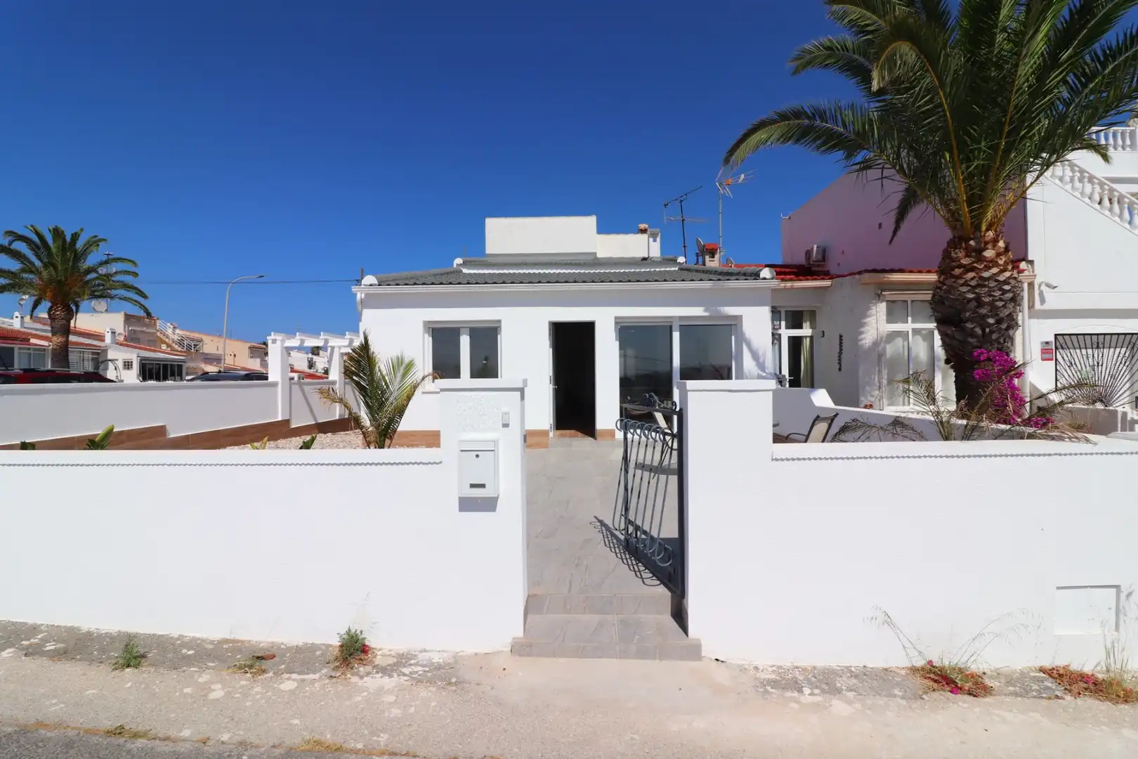 Vista exterior de Casa o xalet en venda en Rojales amb Terrassa