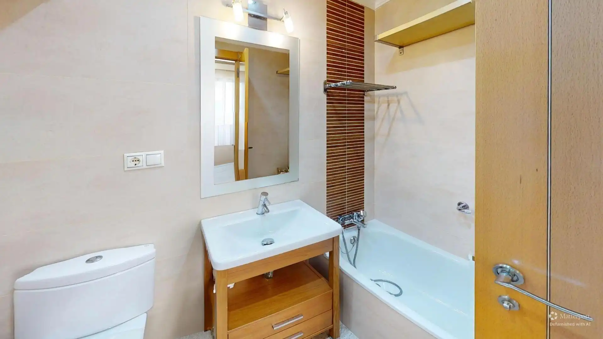 Baño de Piso en venta en Valencia con Aire acondicionado, Calefacción y Amueblado