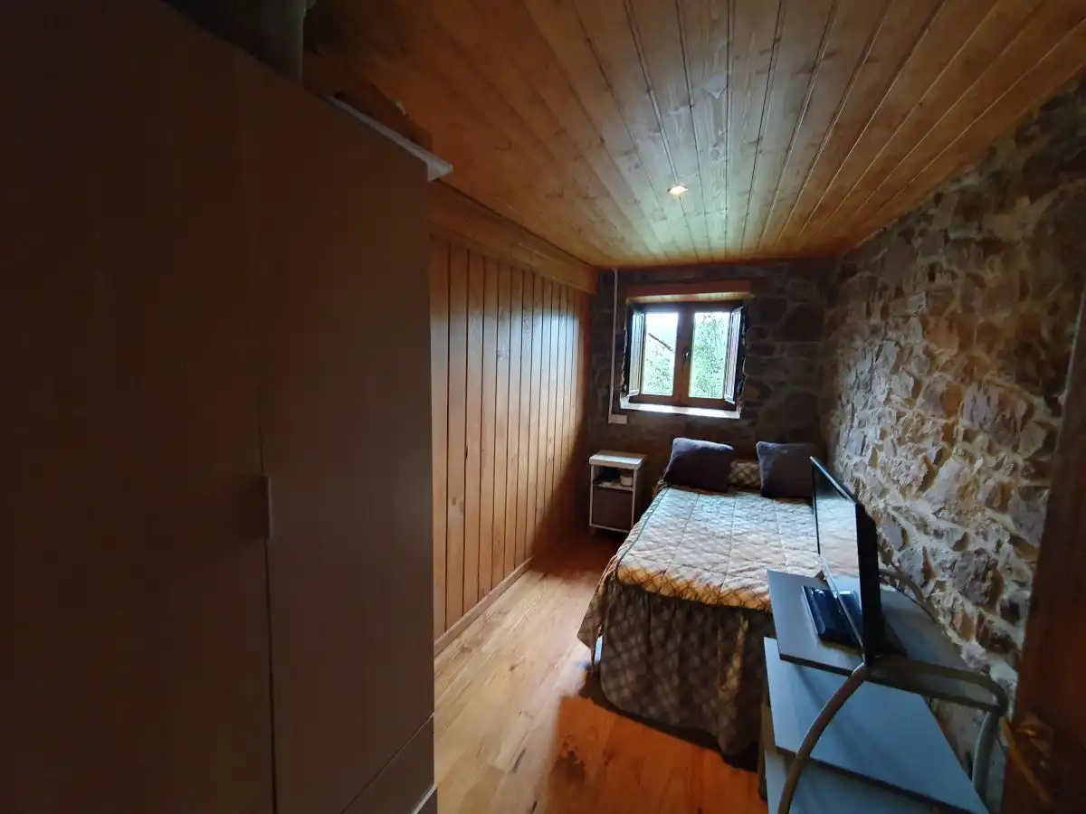 Habitación de Casa o chalet en venta en Belmonte de Miranda con Calefacción, Terraza y Trastero