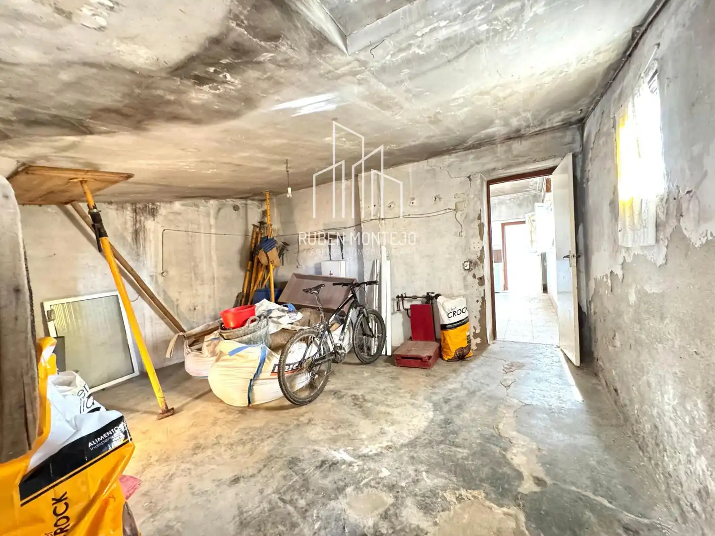 Local en venta en Gomecello con Terraza