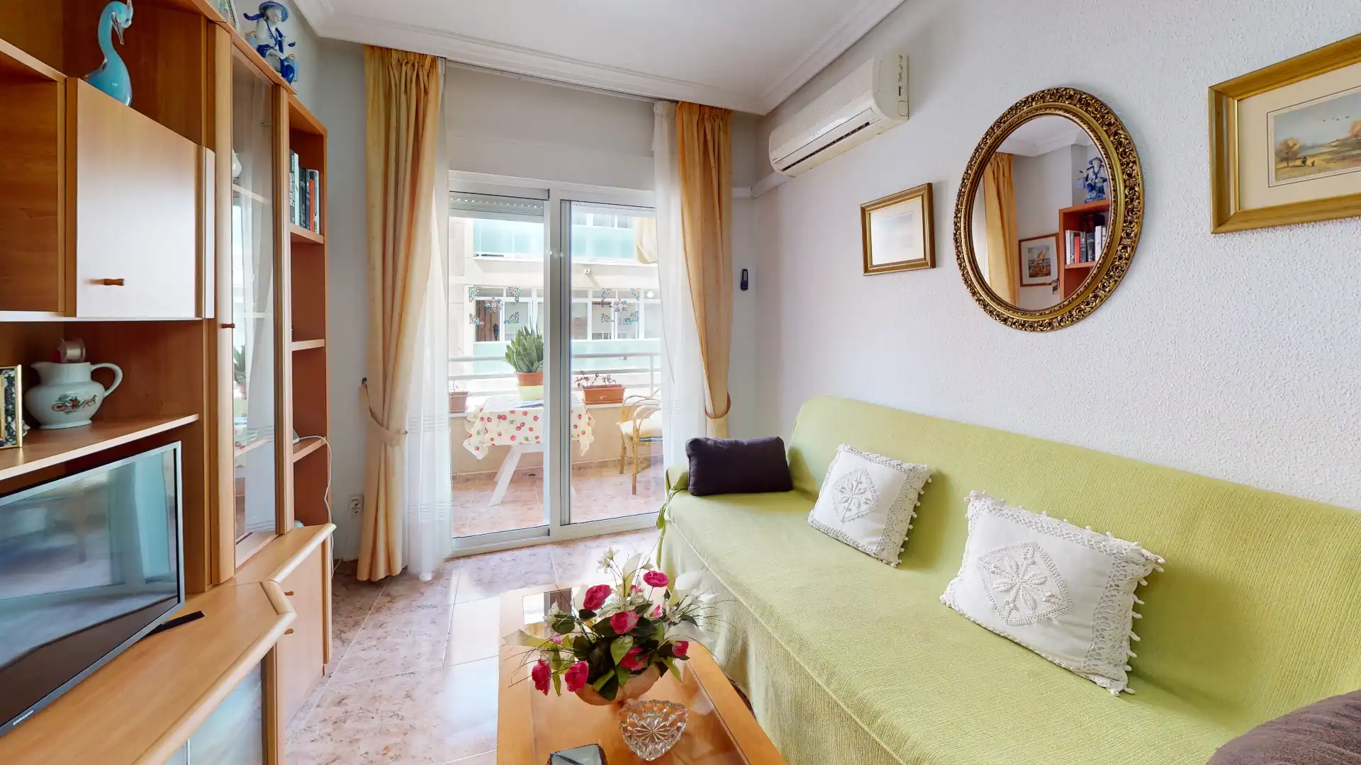 Sala de estar de Piso en venta en Torrevieja con Aire acondicionado, Amueblado y Horno