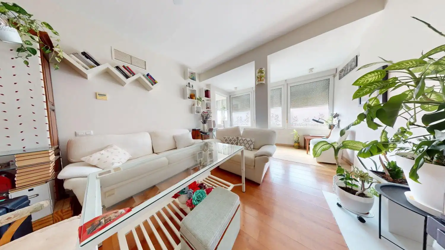 Living room of Flat for sale in Sevilla  with Air Conditioner and Parquet flooring