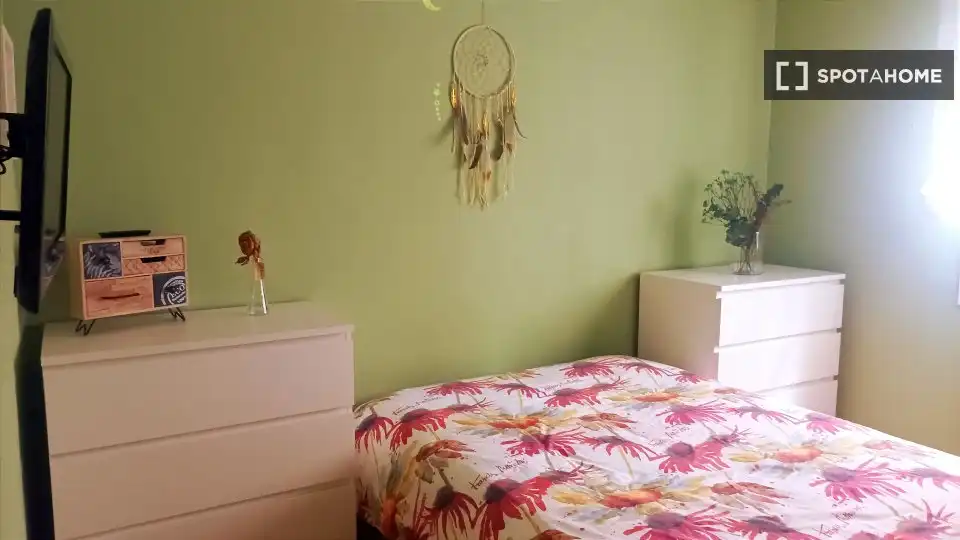 Bedroom of Flat for share in Bilbao   with Air Conditioner, Heating and Terrace