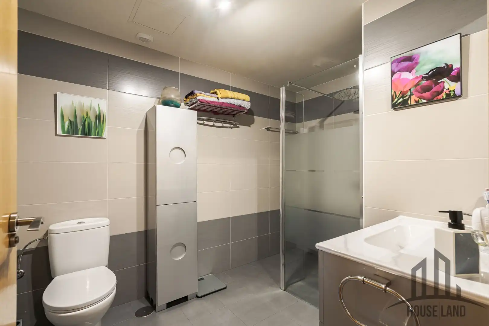 Baño de Casa adosada en venta en El Casar con Aire acondicionado, Calefacción y Piscina comunitaria