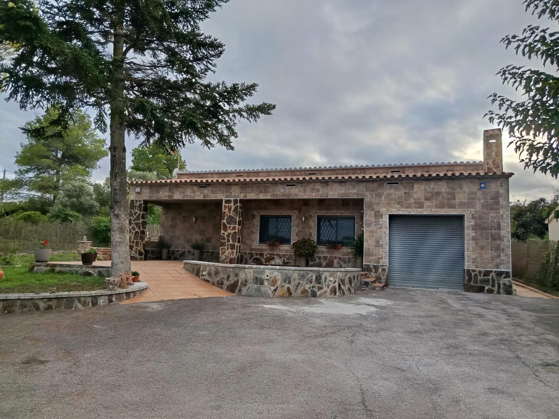 Exterior view of House or chalet for sale in Avinyonet del Penedès  with Air Conditioner, Heating and Private garden