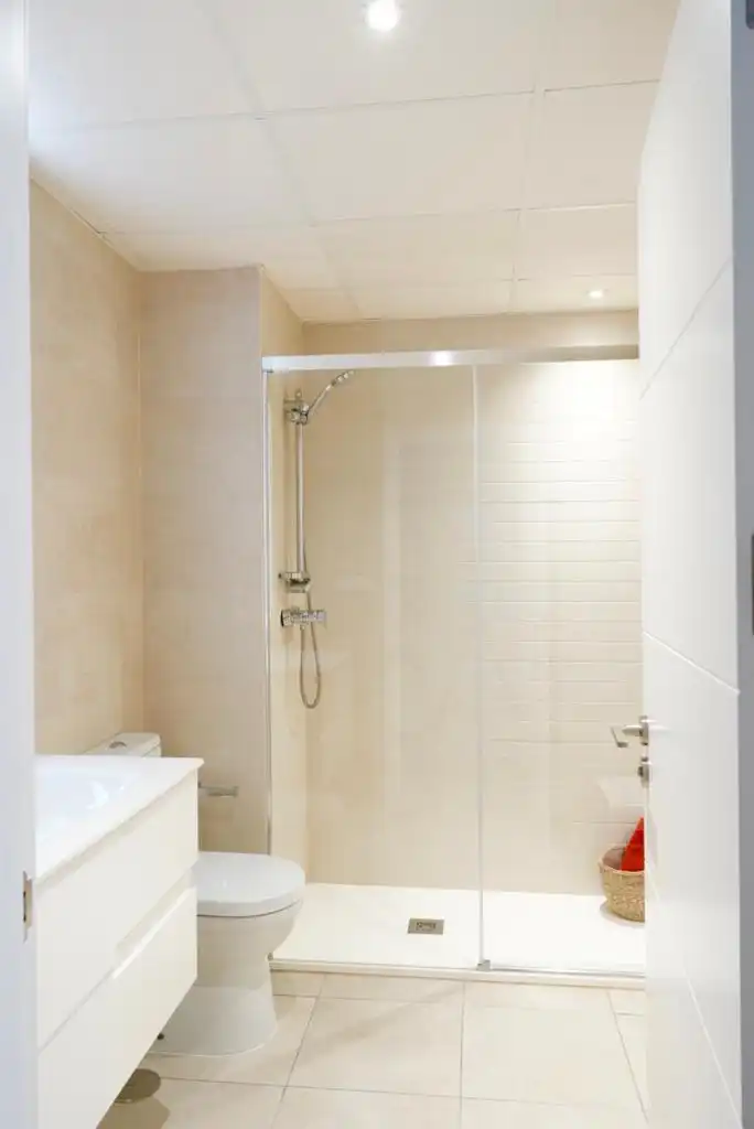 Piso con piscina en venta en Entrenúcleos, imagen 3