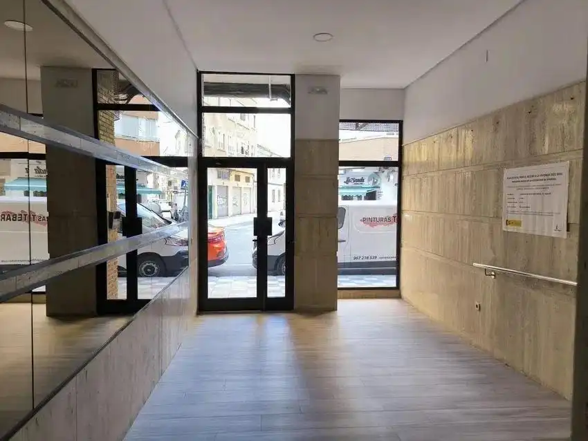 Flat with terrace for sale in Calle BAÑOS 36