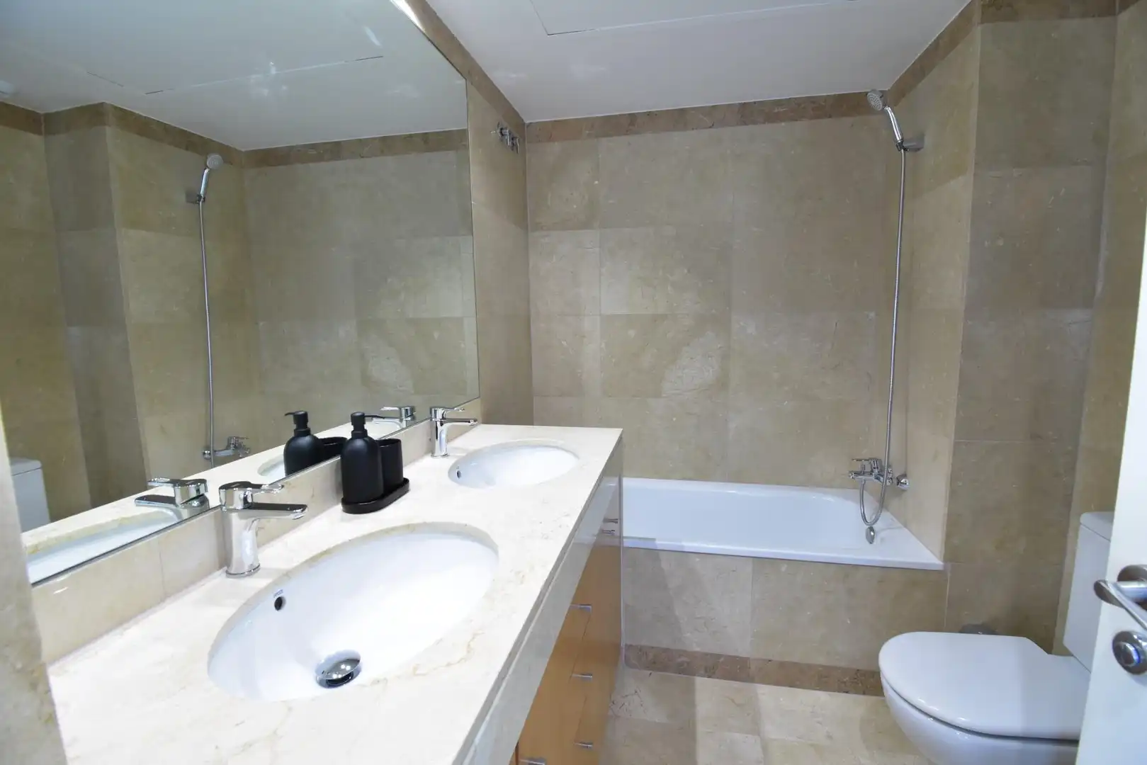 Baño de Piso de alquiler en Barcelona con Aire acondicionado, Calefacción y Terraza
