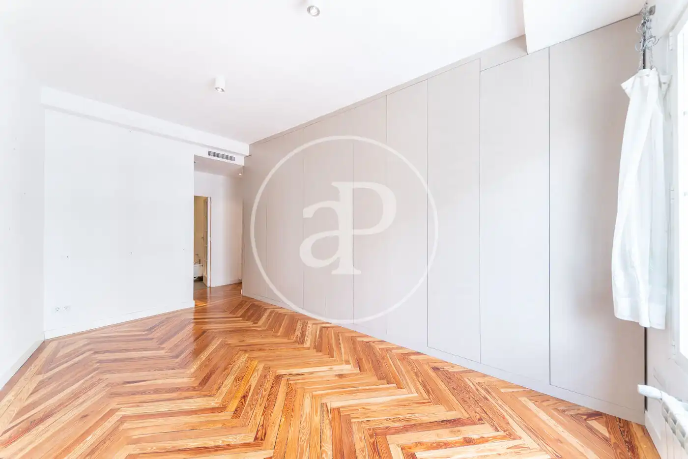 Flat for rent in Madrid  with Air Conditioner and Heating