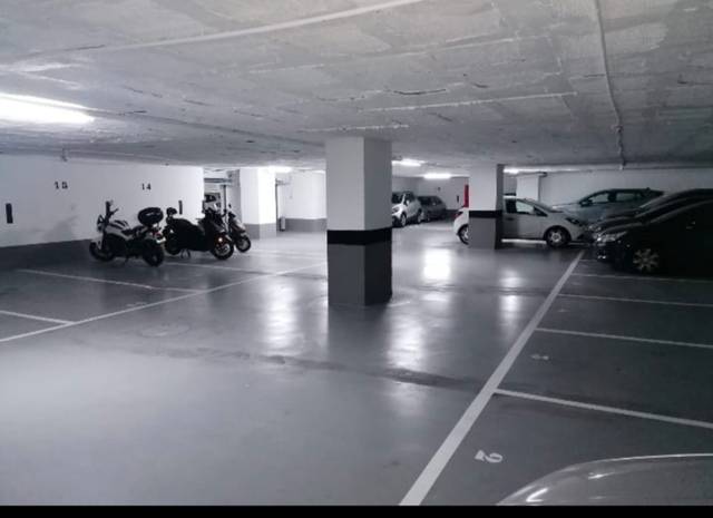 Garaje en Alquiler en Avenida San Francisco Javier, 7 en La Buhaira