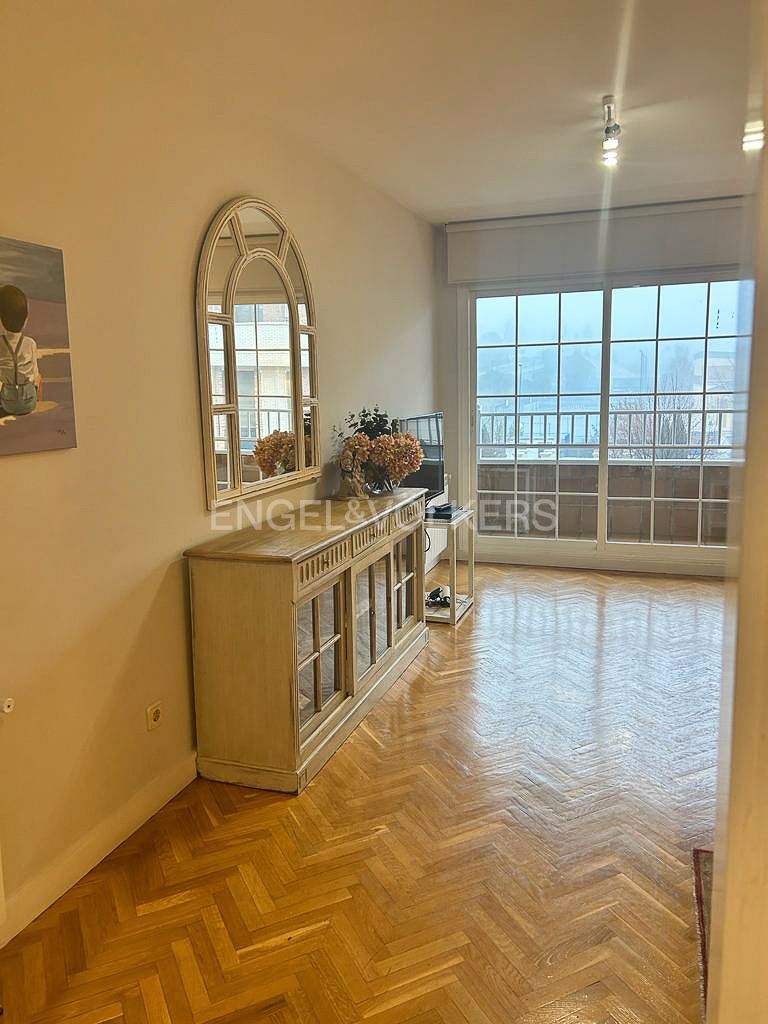 Sala d'estar de Dúplex de lloguer en Majadahonda amb Aire condicionat, Calefacció i Jardí privat