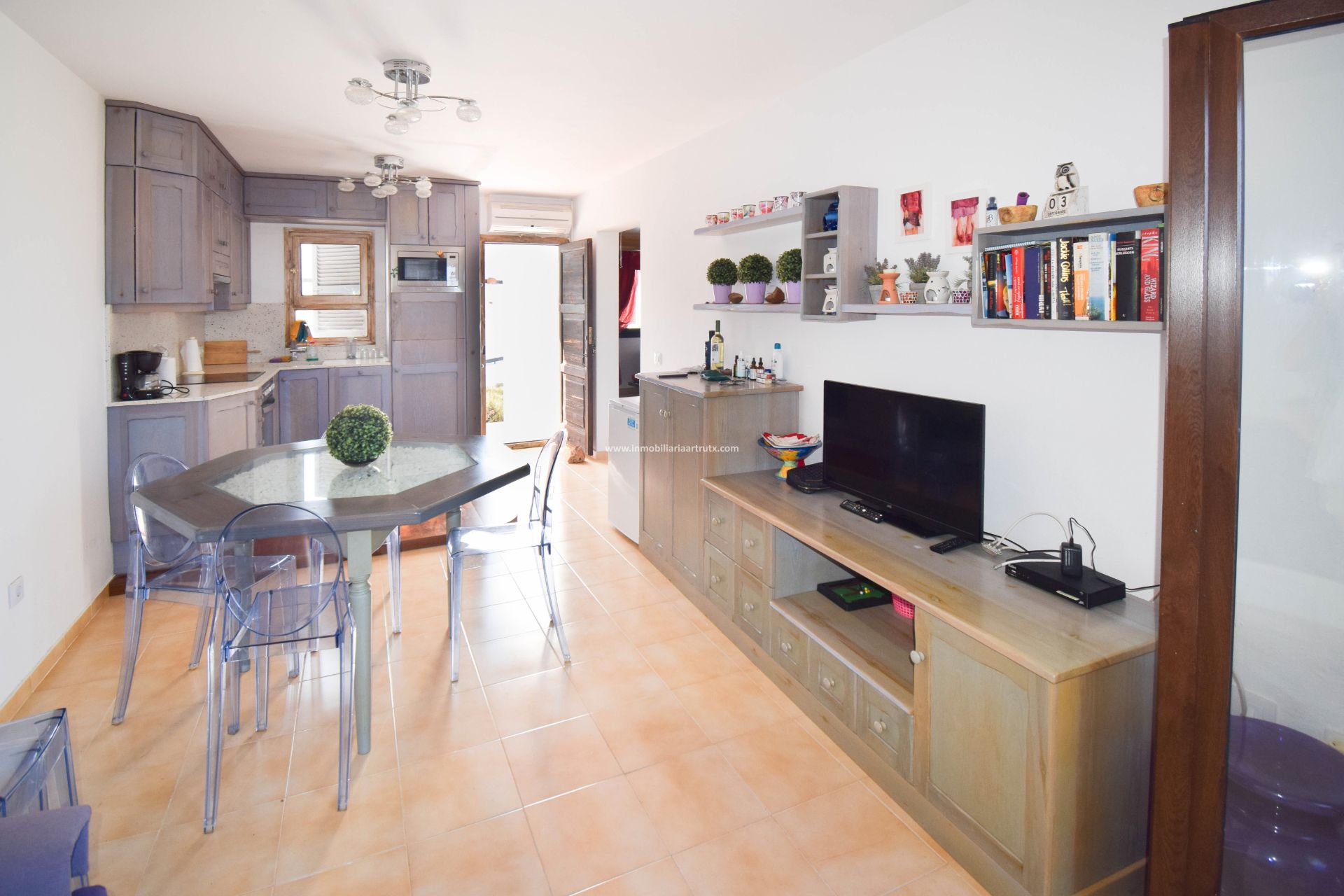 Sala de estar de Apartamento en venta en Ciutadella de Menorca con Amueblado y Piscina comunitaria