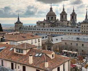 Exterior view of Flat for sale in San Lorenzo de El Escorial  with Air Conditioner, Terrace and Balcony