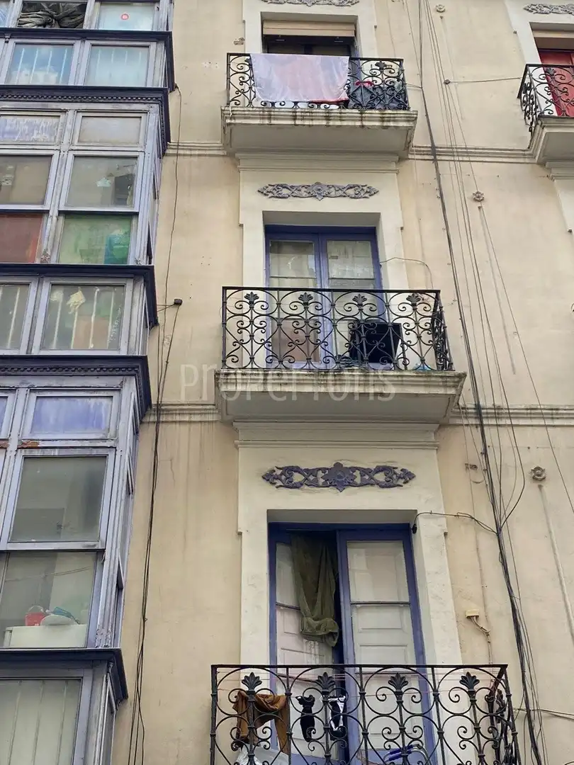 Außenansicht von Gebäude zum Verkauf in Bilbao 