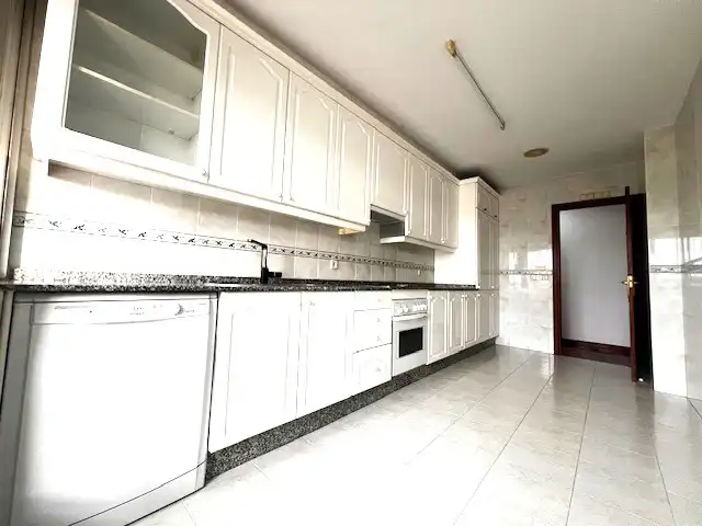 Cocina de Piso en venta en A Coruña Capital  con Calefacción, Parquet y Trastero