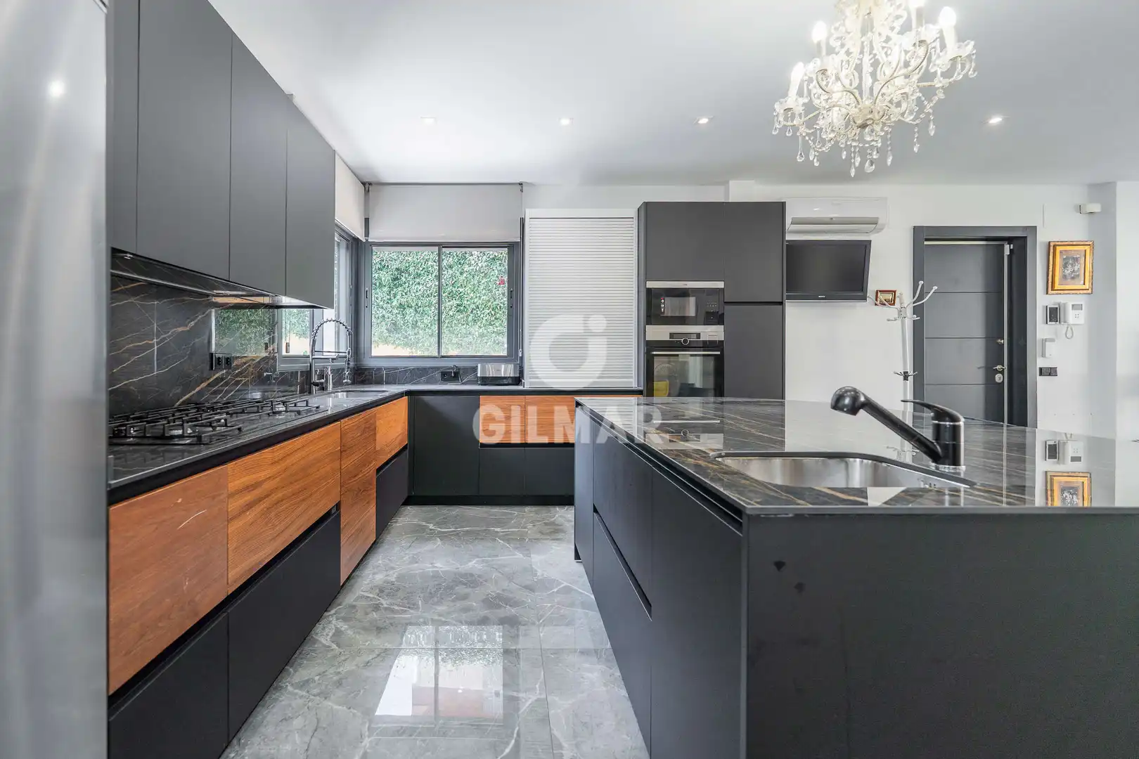 Küche von Einfamilien-Reihenhaus zum Verkauf in Pozuelo de Alarcón mit Heizung und Privatgarten