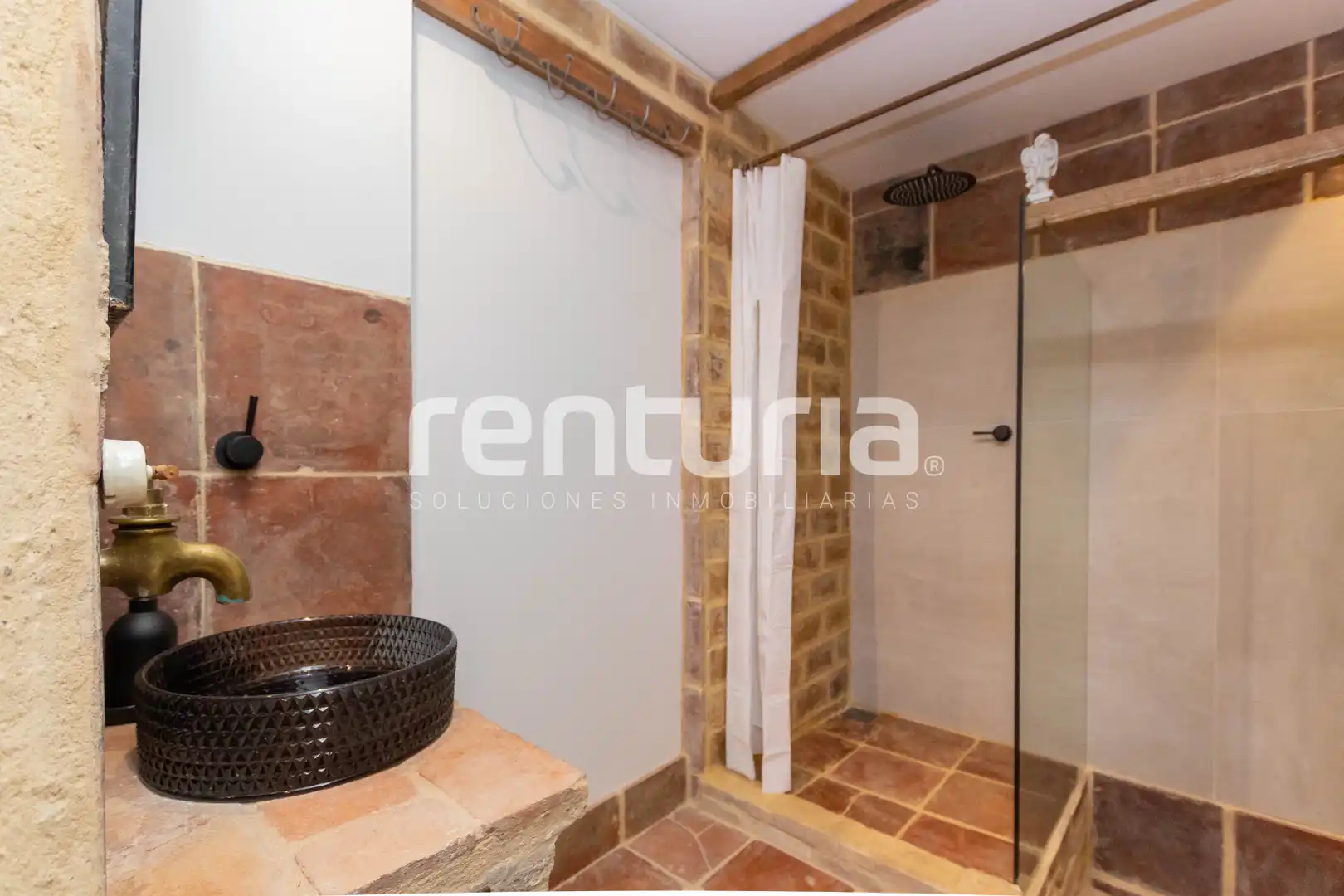Bathroom of Flat for rent in Valencia  with Air Conditioner, Heating and Furnished