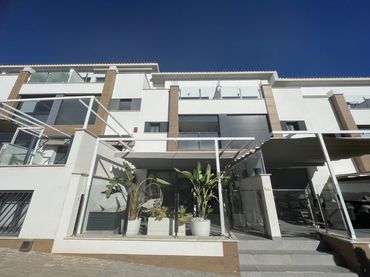 Adossat amb balcó en venda a Los Secanos