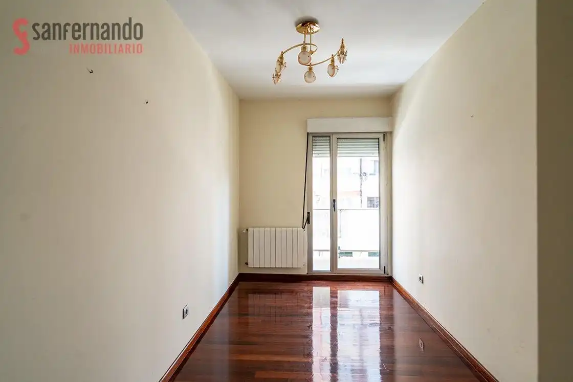 Habitación de Piso en venta en Torrelavega  con Terraza y Balcón