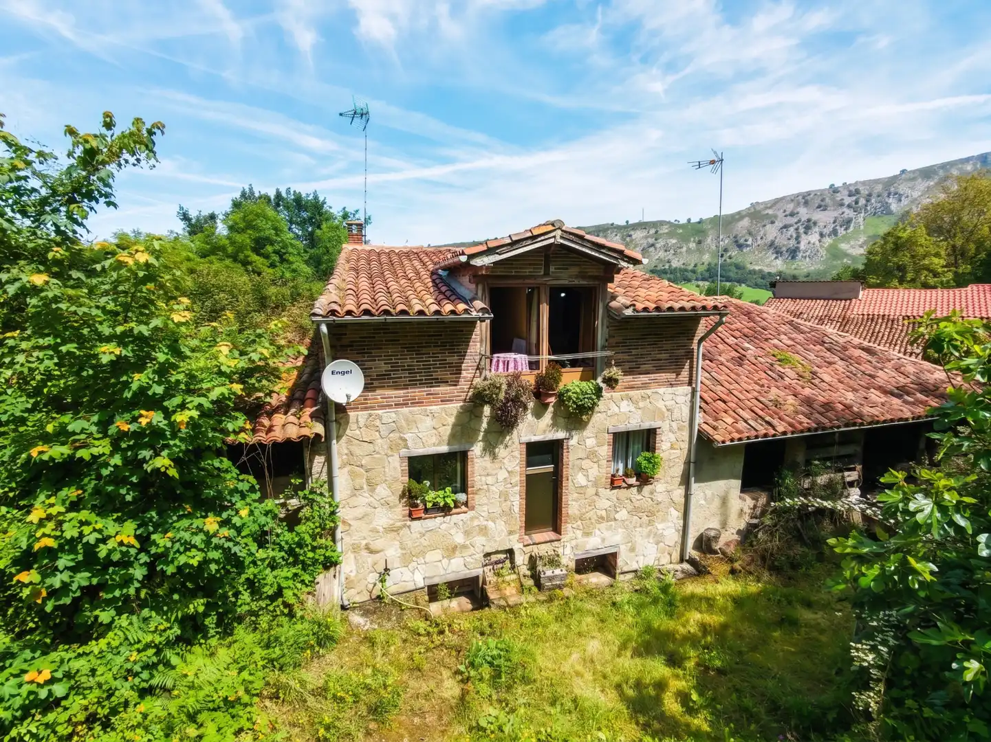 Vista exterior de Casa o xalet en venda en Llanes amb Calefacció